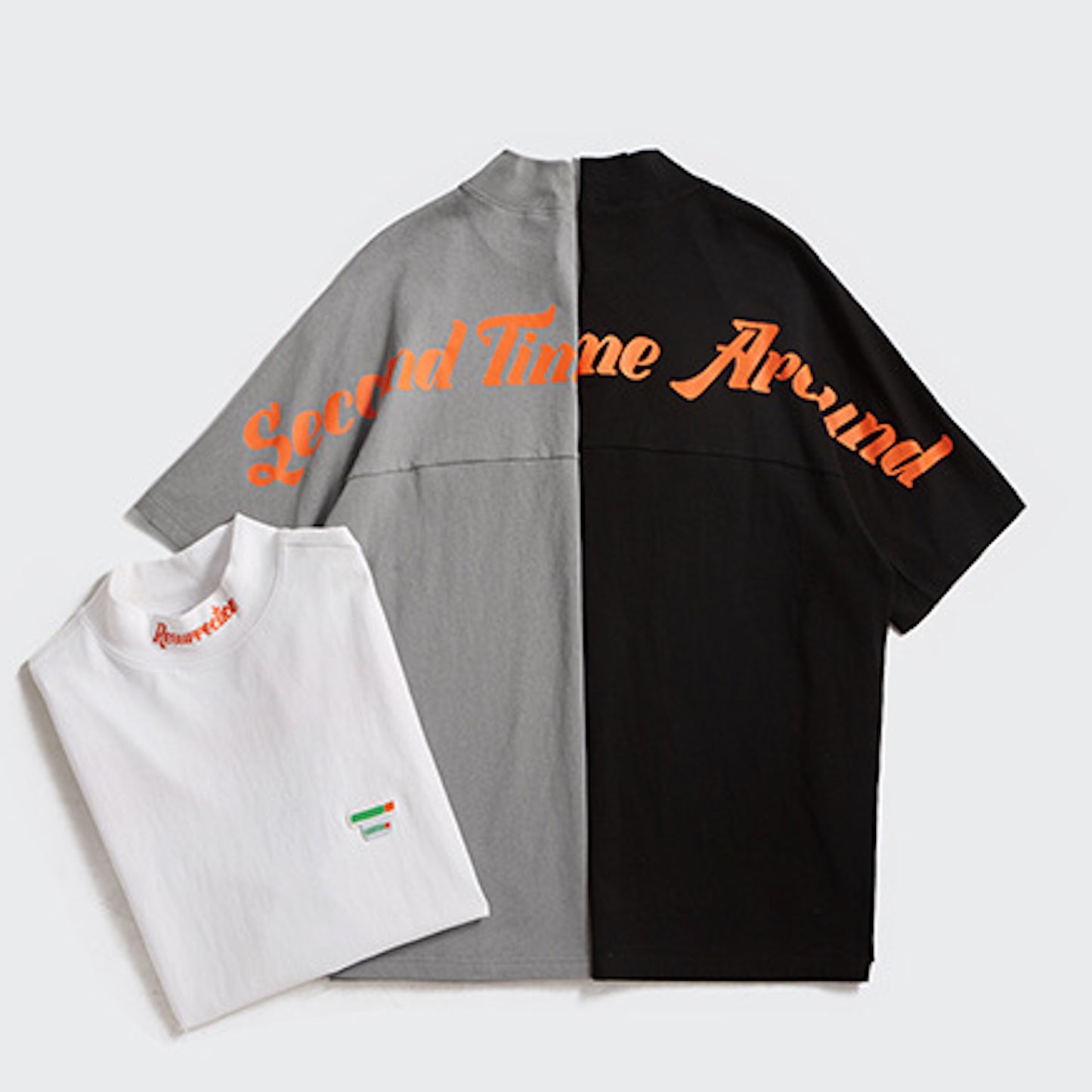 【ペアルック】バックプリントモックネック半袖Tシャツ