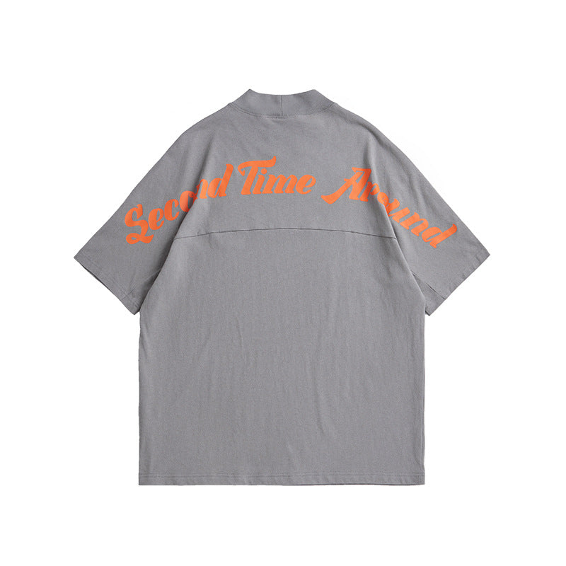 【ペアルック】バックプリントモックネック半袖Tシャツ