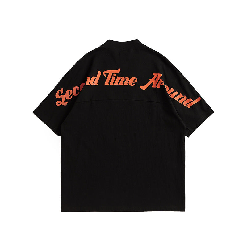 【ペアルック】バックプリントモックネック半袖Tシャツ